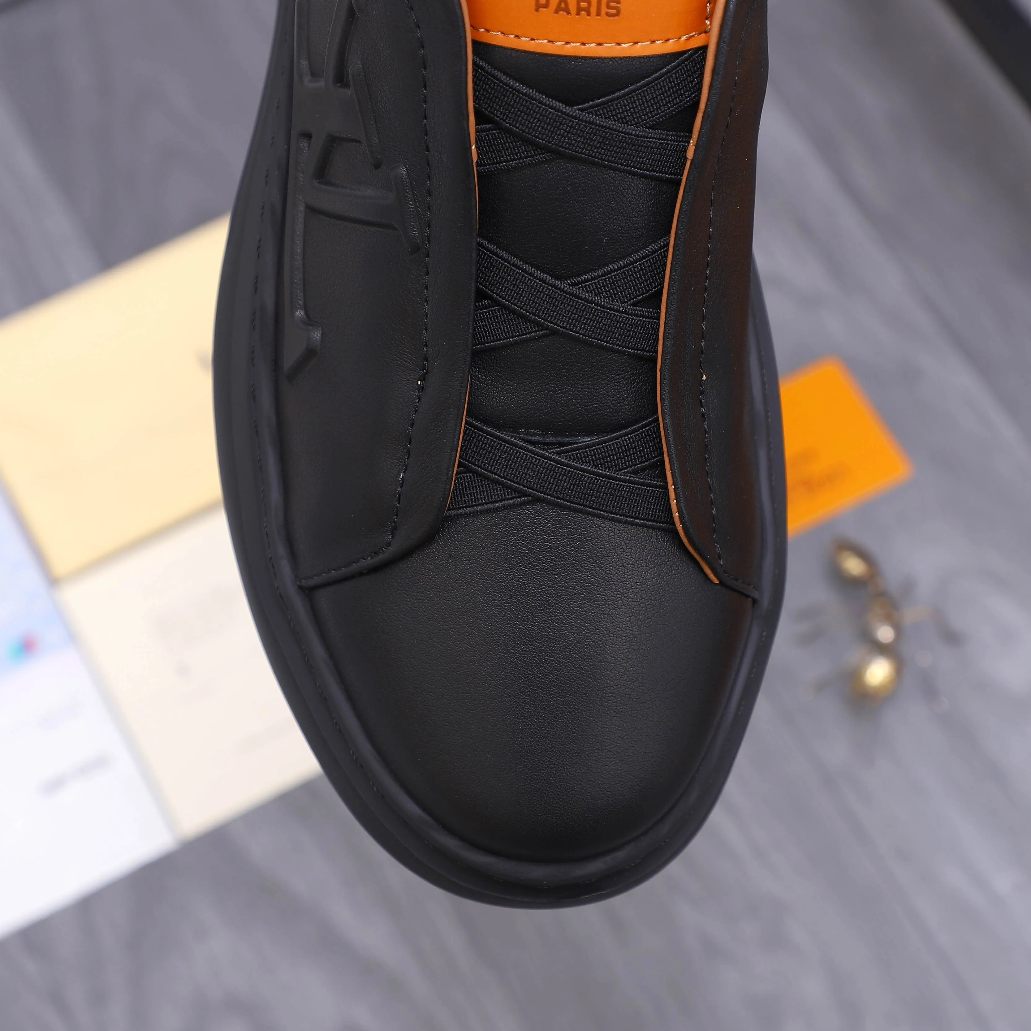 Men's shoes 💰p480 Product trademark: LV "Louis Vuitton" business casual men's shoes Regular size: 38-44 Product materials: Selected high-quality cowhide upper, cowhide lining, rubber outsole